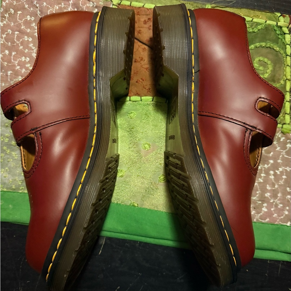 Dr. Martens Women’s Cherry Red Leather Size 10 Shoes - Picture 3 of 7